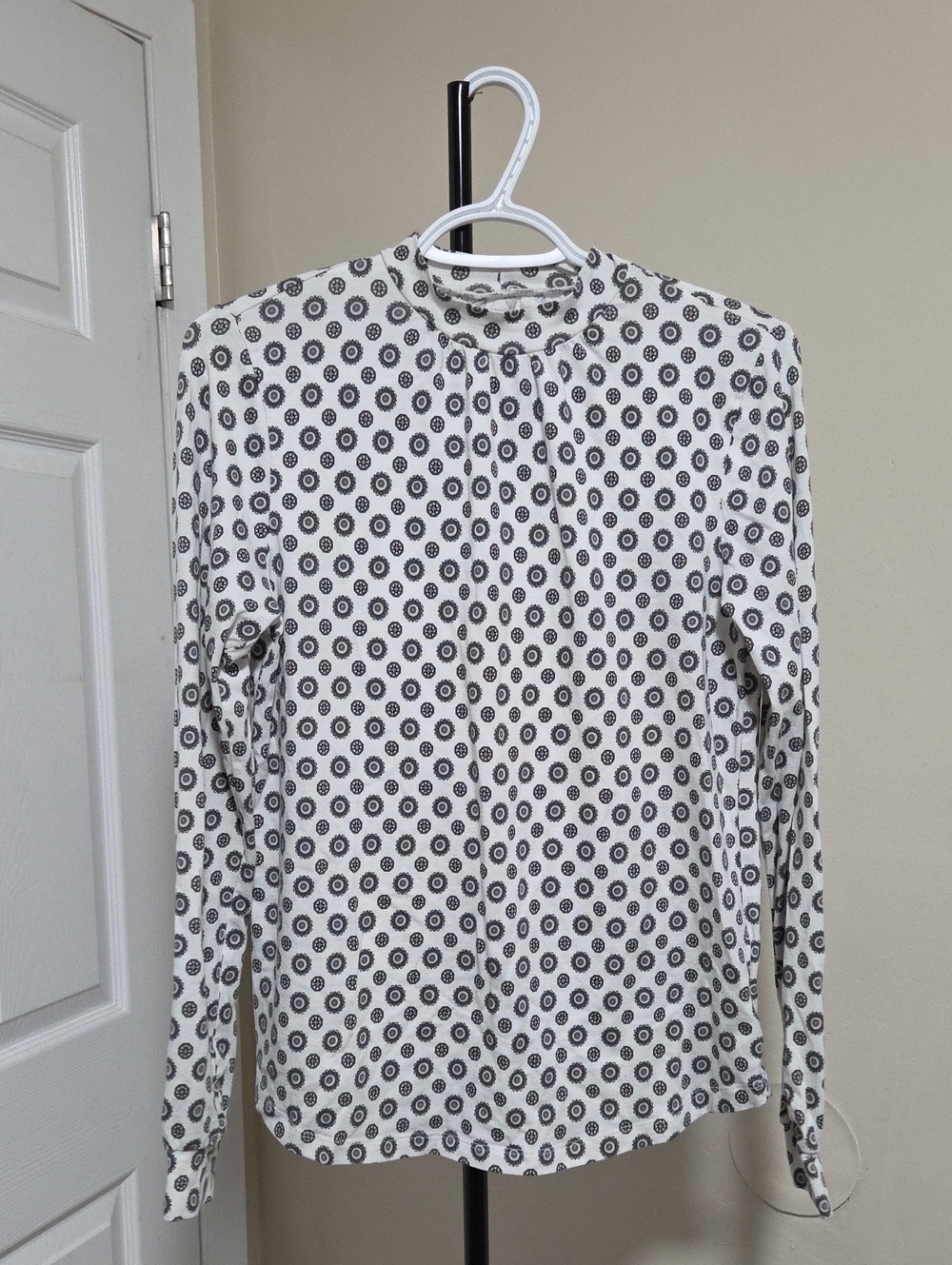 Lands' End White Long-Sleeve Tee with Black Ring Print